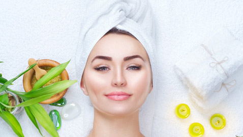 خبيرة بشرة.. كيف تحصلين على بشرة جذابة ولامعة خلال العيد؟