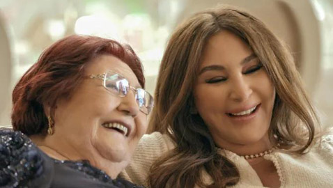 صورة إليسا في شبابها قبل عمليات التجميل، مع والدتها