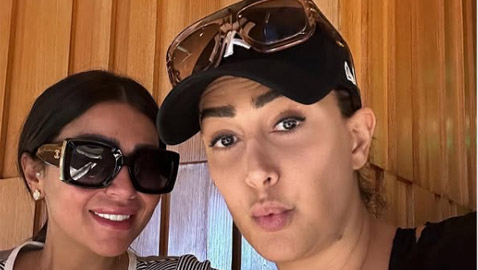 صور غادة عبد الرازق برفقة ابنتها وحفيدتيها في إجازة ممتعة