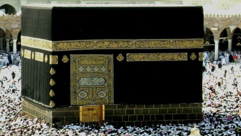 تعرفوا الى 3 نساء كسون الكعبة على مر التاريخ..!