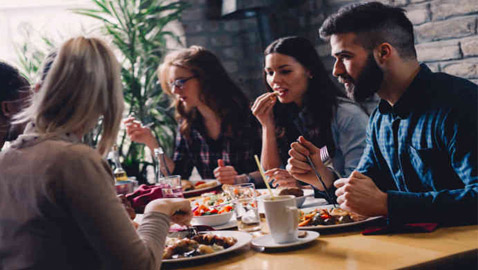 تعرفوا إلى أغرب 10 قواعد وعادات طعام في بعض دول العالم