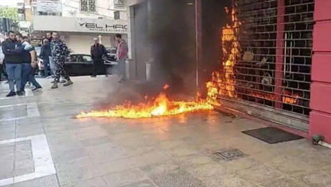 لبنان.. فيديو لحرق وتحطيم متجر بسبب 