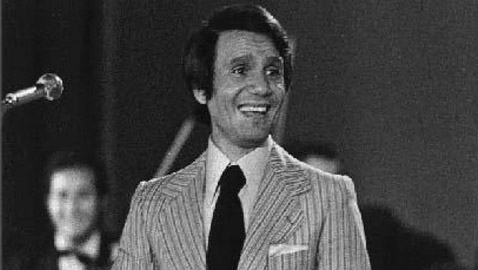 نجل شقيق عبد الحليم حافظ يكشف تفاصيل فتح مقبرة العندليب