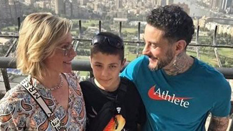 أحمد الفيشاوي مع زوجته وابنه الألماني يحتفلون بشم النسيم في جو عائلي