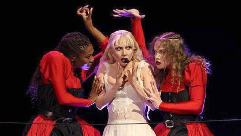 الشرطة البرازيلية تعلن إحباط هجوم تفجيري بالقنابل بحفل ليدي غاغا