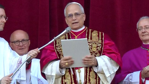 أول كلمة نطق فيها البابا الجديد.. ماذا قال؟