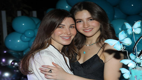 علاقة نانسي عجرم مع بناتها تخطف الاهتمام: أمومة وصداقة ومحبة متبادلة