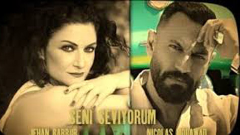 اللبناني نيقولا معوض يغني دويتو (أحبك) مع نجمة تركية ... رومانسية تخطف القلوب