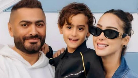 اعادة آدم ابن تامر حسني وبسمة بوسيل الى العناية المشددة بالمستشفى بعد تدهر حالته الصحية