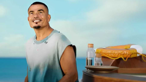 سر رشاقة وشباب عمرو دياب بعمر الـ63: لا يشرب سجاير ويأكل السمك المشوي!