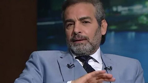 أحمد عبد العزيز يرفض مد يده للسلام على احد المعجبين ويثير الغضب، والنشطاء: بلاش غرور!