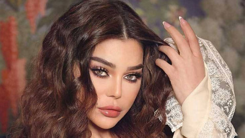 خناقة هيفاء وهبي مع متابعة اتهمتها بانعدام الأنوثة، وهيفا تنصحها: روحي عالجي حالك!