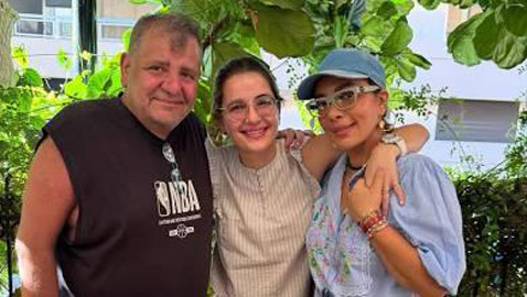 صورة أصالة أيمن الذهبي طليقها وابنتها شام تثير التساؤلات