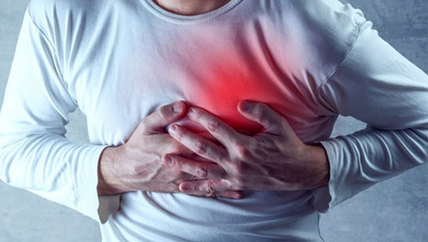 أبرزها ألم الذراع.. 8 أعراض وعلامات لأمراض ومشاكل في القلب