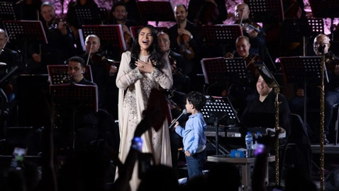‏رسالة مؤثرة من أحلام للطفل عباس الذي غنى معها على مسرح قرطاج..