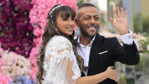 موقف طريف بين فتاة طلبت يد تامر عاشور أمام الجمهور وردّ عليها: أنا متجوز متخربيش بيتي!