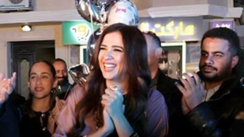 مسلسلات رمضان 2026: رقص ياسمين عبد العزيز في عيد ميلادها مع عمرو محمود ياسين وطاقم مسلسل ( وننسى اللي كان)