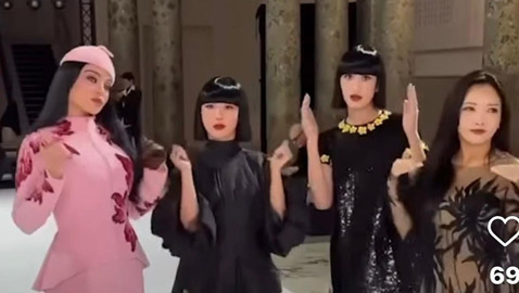 هيفاء وهبي ترقص مع معجبات آسيويات بموقف طريف: فاجأنها بغناء (بدنا نروق)!