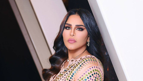 الفنانة أحلام بإطلالة فخمة جدا على متن طائرتها الخاصّة 
