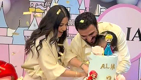 كيف احتفلت رحمة رياض وزوجها ألكسندر علوم بعيد ميلاد ابنتهما عالية؟