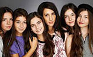 �������